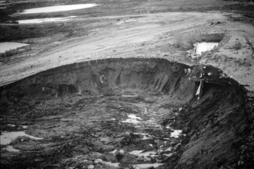 Photo 1992-150E : Scarp Of Thaw Flow Slide Along Access Road Adjacent To (Reindeer) Well Site