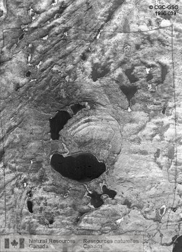 Photo 1996-039 : Photographie aérienne du cratère Brent, Nipissing, Ontario