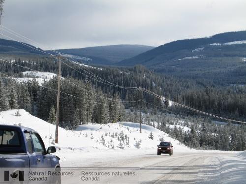 Photo 2006-149 : Neige accumulée dans les hautes terres le long de la route qui mène au centre de ski Big White, à lest de Kelowna