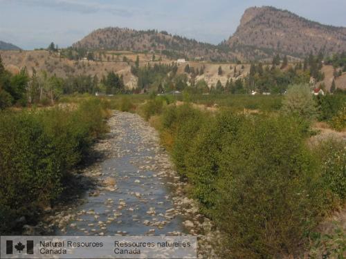 Photo 2006-157 : Le ruisseau Trout, près de Summerland, est le deuxième des grands cours deau de lOkanagan. Son faible débit, lété, témoigne de la difficulté à  ...