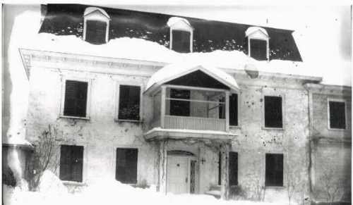Photo 2012-075: The Manoir Cabot at La Malbaie was damaged by the earthquake of March 1, 1925 in the Charlevoix region (see X-shaped cracks beneath the windows) -  ...