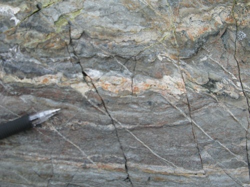 Photo 2013-192 : Amphibolitic (presumed Archean Marjorie Lake Group), high-grade contact metamorphic rock near Mallery Granite, SE edge