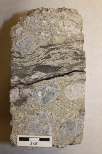 Photo 2019-492 : Matrix-supported conglomerate with large quartzite pebbles and mudstone rip-up clasts (in D).