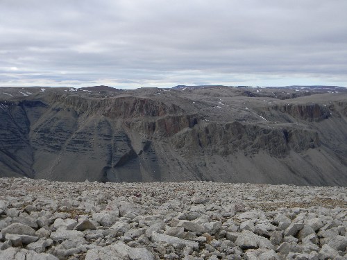 Photo 2019-557 : Upper Arctic Bay Formation Overlain by Ikpiarjuk Formation