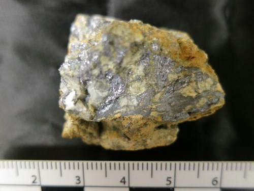 Photo 2020-118 : Mineralization from the Oldman deposit: hand sample of a galena-calcite (±dolomite) vein