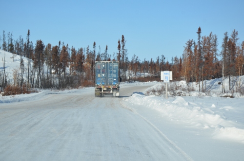 Photo 2020-335 : Winter roads include sections that traverse ice cover and land. Ice sections are commonly referred to as ice roads and land sections as portages. The  ...