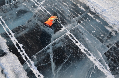 Photo 2020-339 : Like the surface characteristics, the internal structure of ice roads varies constantly due to traffic activity and maintenance practices such as  ...