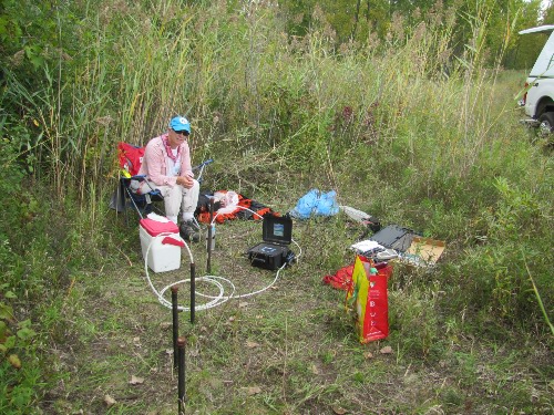 Photo 2020-640 : Groundwater sampling from drive-point piezometers using a peristaltic pump