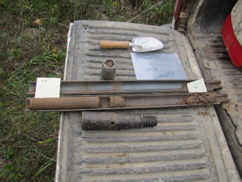 Photo 2020-642 : Split-spoon core sample from the stratigraphic borehole interval 0-2.5 ft