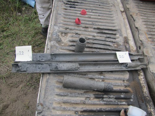 Photo 2020-649 : Split-spoon core sample from the stratigraphic borehole interval 20-22 ft