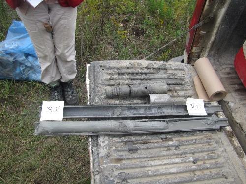 Photo 2020-654 : Split-spoon core sample from the stratigraphic borehole interval 32.5-34.5 ft
