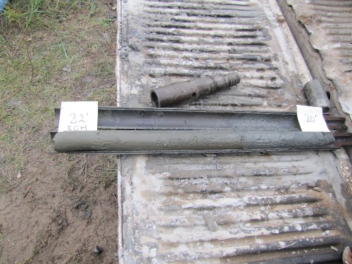 Photo 2020-672 : Split-spoon core sample from the stratigraphic borehole interval 80-82 ft