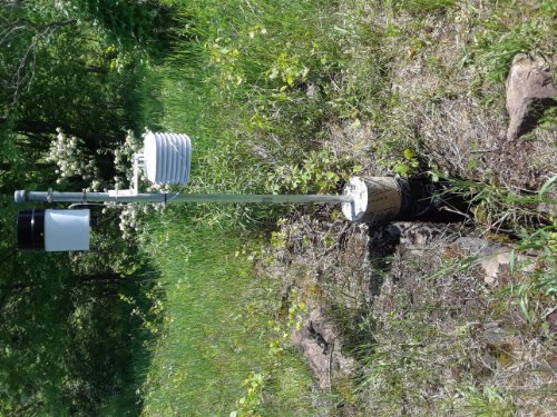 Photo 2021-131 : Images from the Bells Corners Deep Borehole site in 2019 - rain gauge and air temperature logger