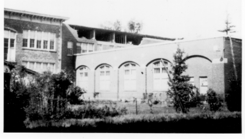 Photo 2021-172 : September 5, 1944 Cornwall-Massena earthquake: damage at the Collegiate and Vocational School, Cornwall (Sweet 1944) - out-of-plane failure of  ...