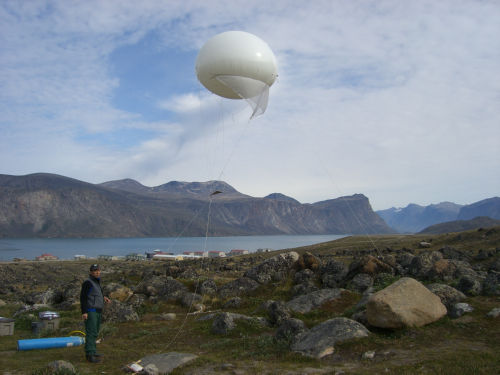 Photo 2021-607 : The DalBlimp awaiting deployment at a campsite above the town of Pangnirtung, Nunavut. It was walked by road to the intertidal zone of the fjord  ...