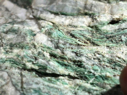 Photo 2022-288 : Green fuchsite, a chromium-rich mica, exposed in the wall of the early 20th century New Polaris mine