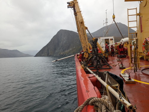 Photo 2023-050 : Gravity coring operations in Nachvak Fjord using the 9 m long piston corer.