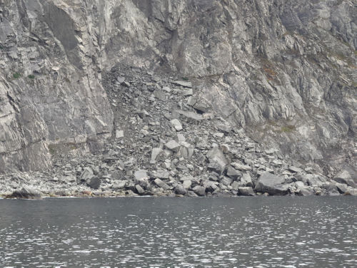 Photo 2023-056 : Possible subaerial landslide along the cliff face above the submarine landslide in Nachvak Fjord.