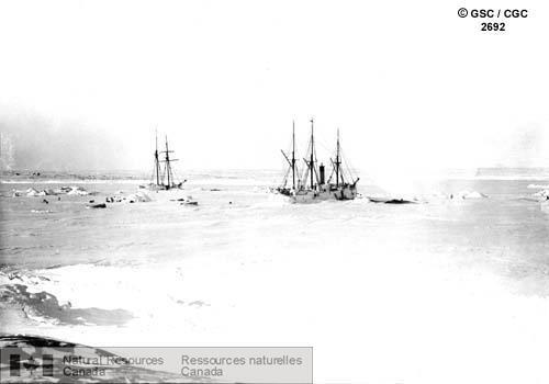 Photo 2692 : Le Neptune et le baleinier américain Era dans leurs quartiers d'hiver à pointe Fullerton