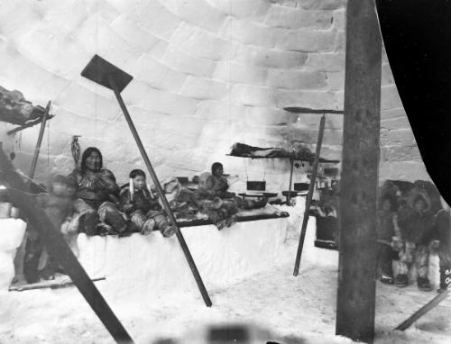 Photo 2904 : Interior Of Eskimo Snowhouse At Cape Fullerton, Hudson Bay, 1903-04