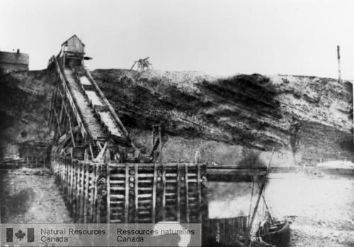 Photo 293 : Coal slide west of Coal Mine Point, Joggins Coast, N.S