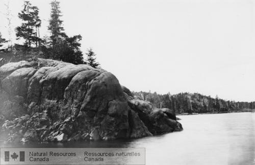 Photo 708 : Glaciated rocks near north point of Beaver Harbour, B.C.