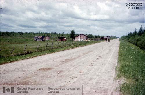 Photo KGS-1008 : La plaine sablonneuse de la moraine de Drummondville offre des terres pauvres pour l'agriculture. Basses-terres du Saint-Laurent (Québec)