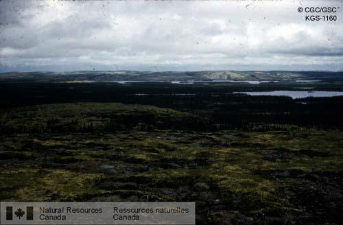 Photo KGS-1160 : Terres semi-stériles à l'ouest de la baie d'Hudson. Opération de Fort-George