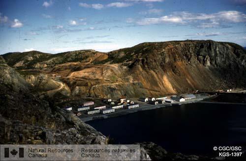 Photo KGS-1397 : Vue de la partie est de l'agglomération de Tilt cove et de la région de la mine East