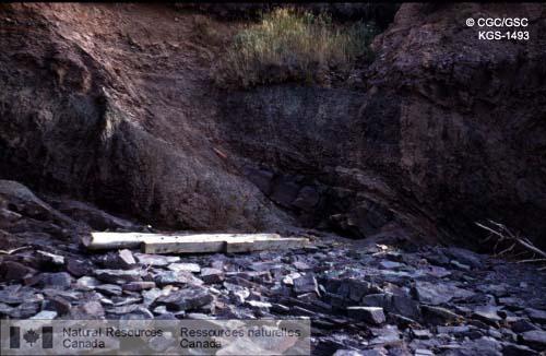 Photo KGS-1493 : Faille dans des roches du Groupe de Horton près de Cheverie (N.-É.)