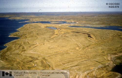 Photo KGS-579 : Dépots sablonneux à sommet plat à l'est du lac Garry