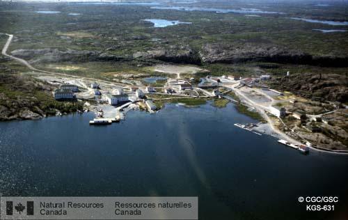 Photo KGS-631 : Opération Thelon. Débarcadère à la mine Giant à Yellowknife